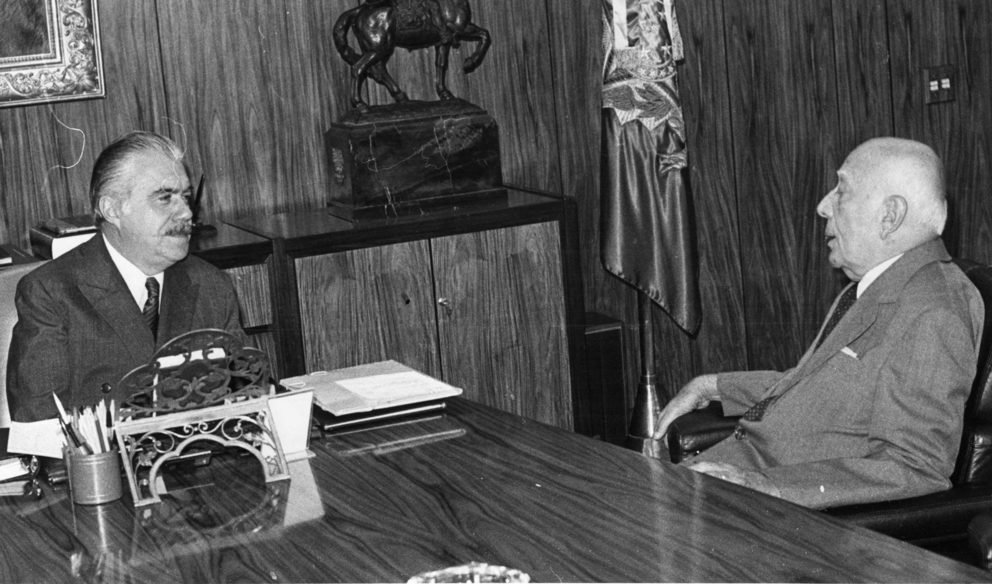 Especial 40 anos de democracia: Nova República é pressionada pela economia