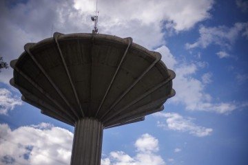 A caixa d'água é símbolo da região; o administrador regional, Dison de Almeida, é um dos convidados -  (crédito:  Luis Nova/CB/D.A Press)