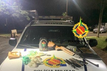 O suspeito foi interceptado na rua de trás da faculdade, em frente a três barracas onde outras pessoas se localizavam -  (crédito: Divulgação/PMDF)