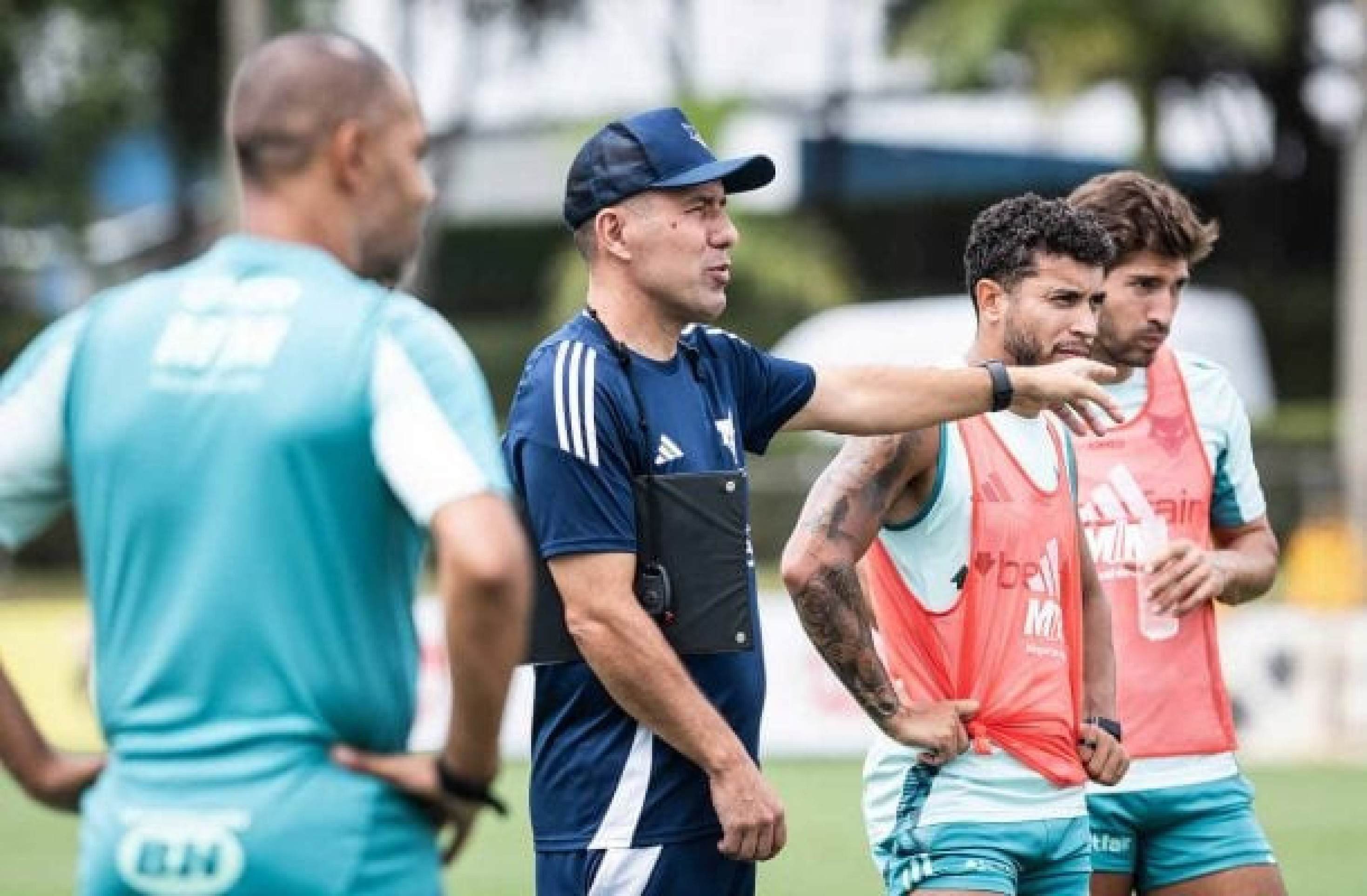 Para evitar lesão, Cruzeiro tem desfalque de atacante no elenco