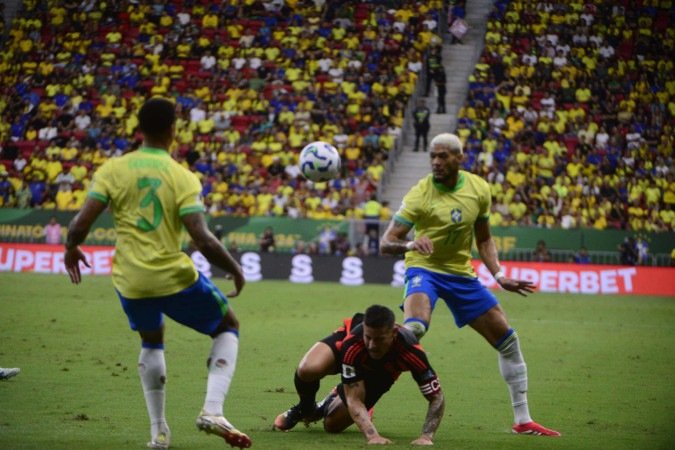 Autor do gol da vitória no apagar das luzes, Vini Jr. é o centro do triunfo por 2 x 1 do Brasil - (crédito: Minervino Junior/CB/D.A Press) Autor do gol da vitória no apagar das luzes, Vini Jr. é o centro do triunfo por 2 x 1 do Brasil - (crédito: Minervino Junior/CB/D.A Press)