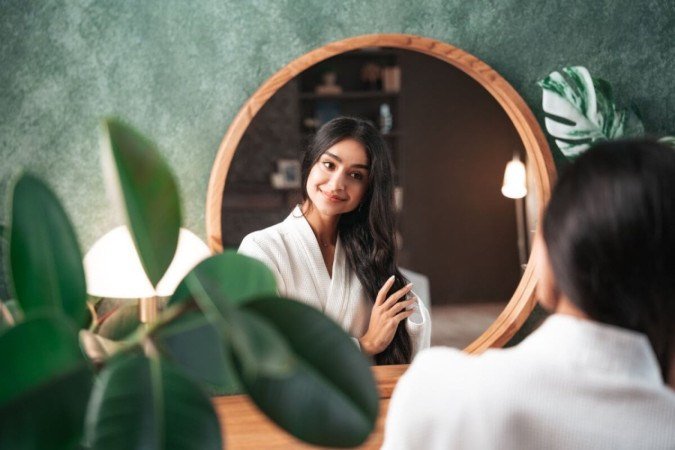 Alguns cuidados contribuem para a saúde do cabelo no outono (Imagem: Varavin88 | Shutterstock) - (crédito: EdiCase) Alguns cuidados contribuem para a saúde do cabelo no outono (Imagem: Varavin88 | Shutterstock) - (crédito: EdiCase)