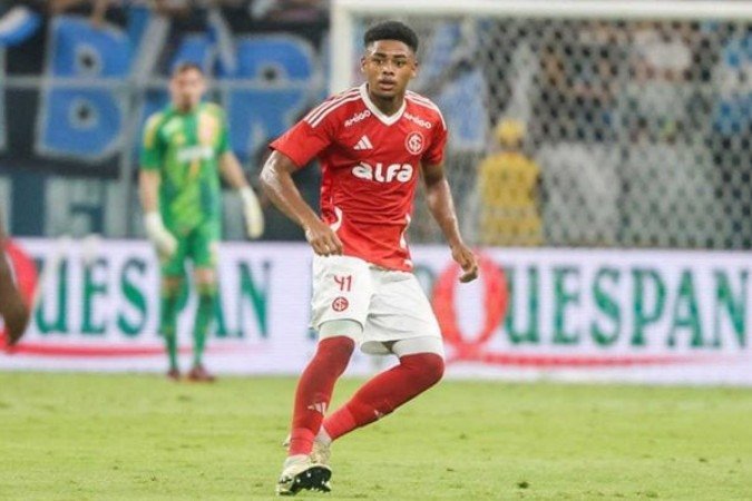 Zagueiro Victor Gabriel sofreu lesão muscular na coxa direita e provavelmente será desfalque do Internacional por três semanas - (crédito: Foto: Ricardo Duarte / Internacional) Zagueiro Victor Gabriel sofreu lesão muscular na coxa direita e provavelmente será desfalque do Internacional por três semanas - (crédito: Foto: Ricardo Duarte / Internacional)
