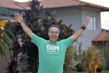 A festa esportiva chama atenção de atletas como Celso J. Costa, 60 anos, que participa de corridas há duas décadas -  (crédito: Minervino Júnior/CB/D.A.Press)