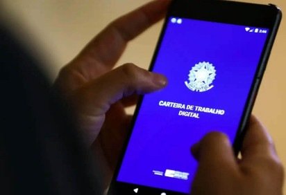 Pela Carteira Digital, o trabalhador tem a possibilidade de receber propostas de todos os bancos -  (crédito: Marcelo Camargo / Agência Brasil)