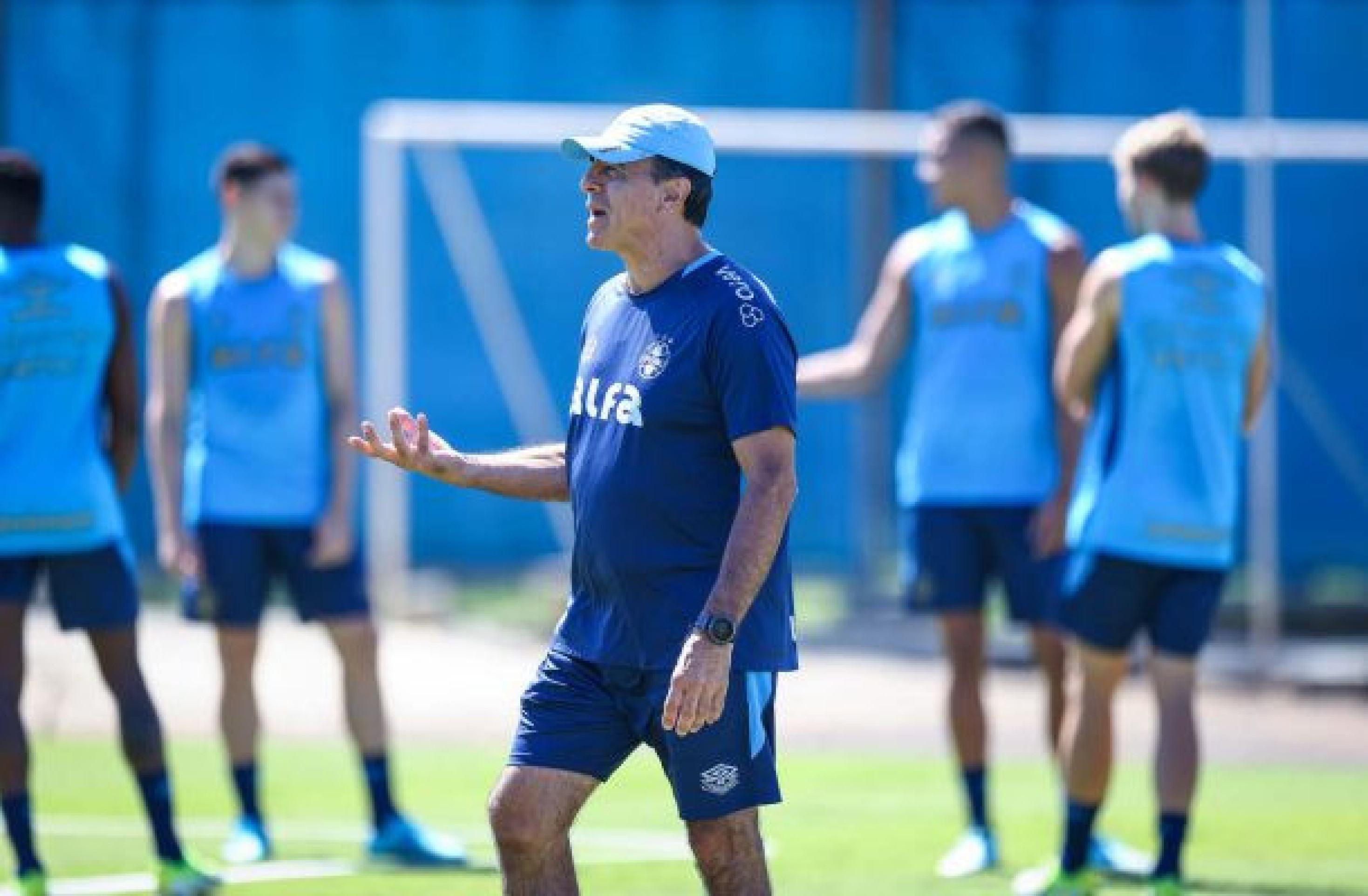 Grêmio tem a missão de corrigir falhas defensivas antes da estreia na Série A