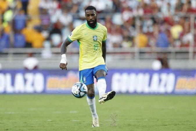 GERSON - Começou bem a partida, atuando bem pelo meio de campo, com uma boa ligação para o ataque e atuando bem na defesa. Infelizmente, sentiu uma lesão, perdeu o movimento e saiu de campo. Nota: 6,5 - Foto: Rafael Ribeiro/CBF