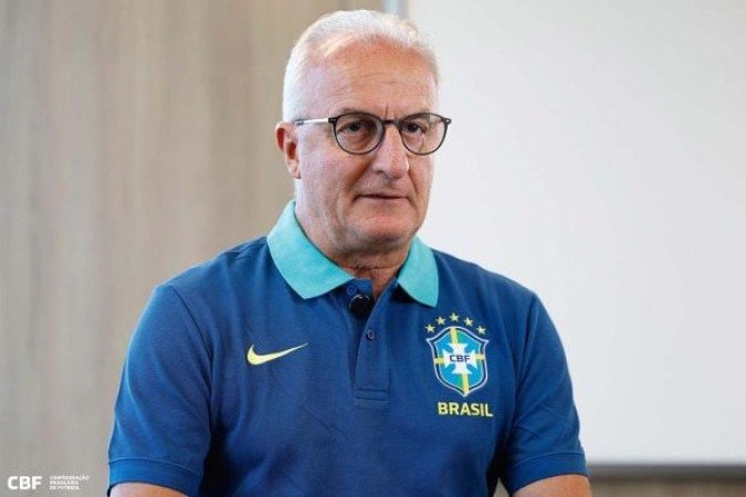 DORIVAL JÚNIOR - Alterou a escalação, com uma tática mais rápida e boa criação. Entretanto, o time decaiu muito e o treinador demorou muito para mudar as peças. Ainda há muito o que melhorar, apesar da vitória. Nota: 6 - Foto: Rafael Ribeiro/CBF