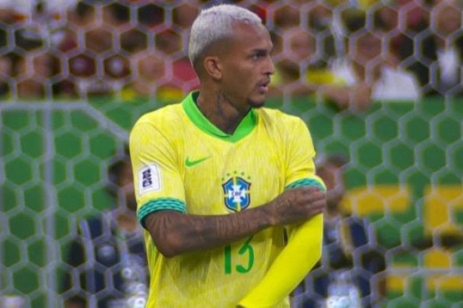 WESLEY - Mais uma peça que saiu do banco e conseguiu criar aceleração no jogo brasileiro, dando mais agilidade no campo de ataque. Nota: 7 - Foto: Reprodução