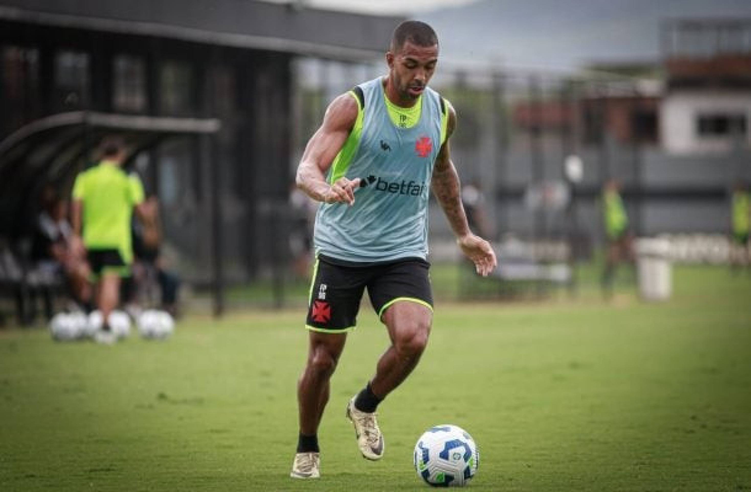 Paulo Henrique brinca sobre Vegetti e Piton e crê em título do Vasco em 2025