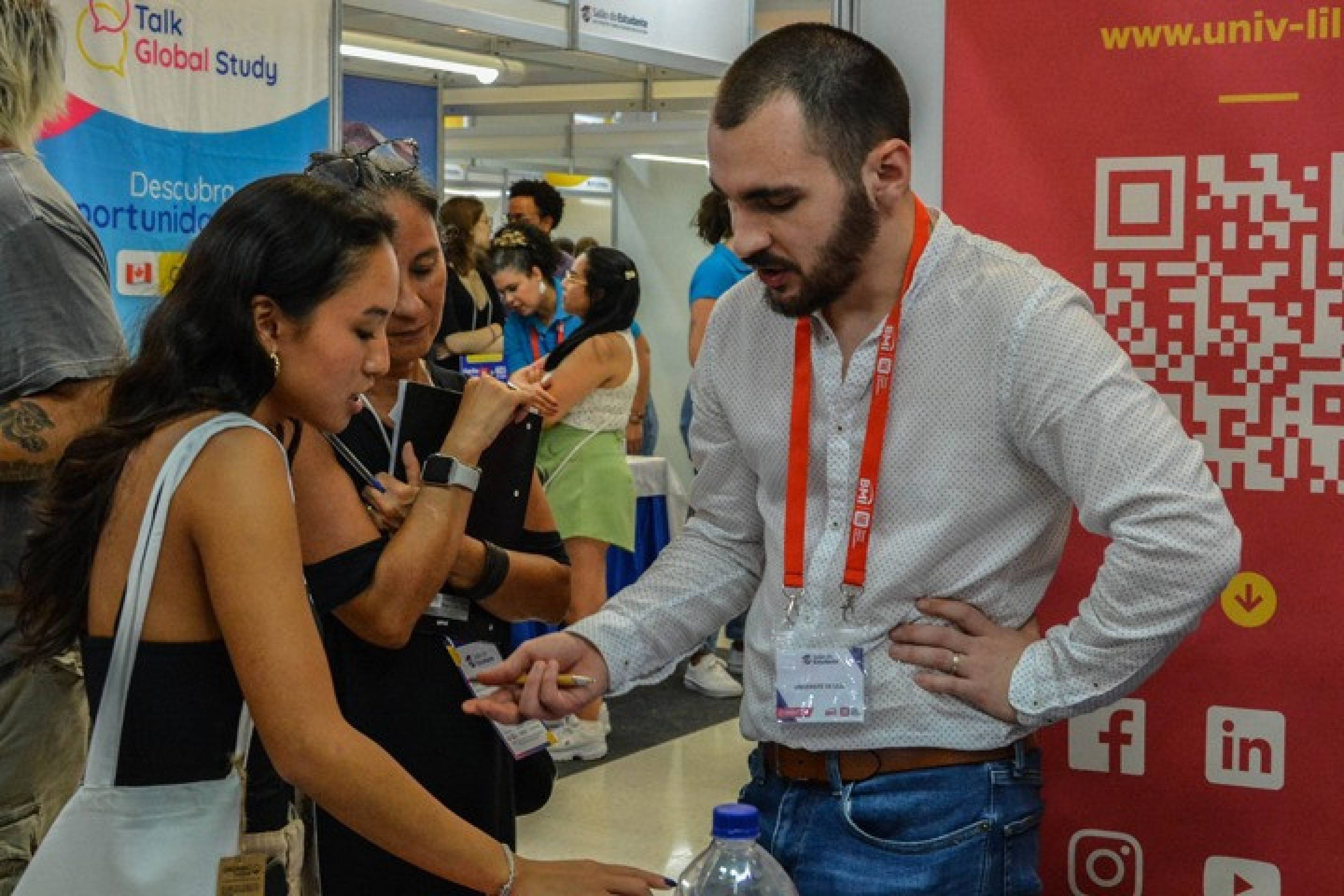 Salão do Estudante 2025: feira oferece oportunidades para intercâmbio no exterior