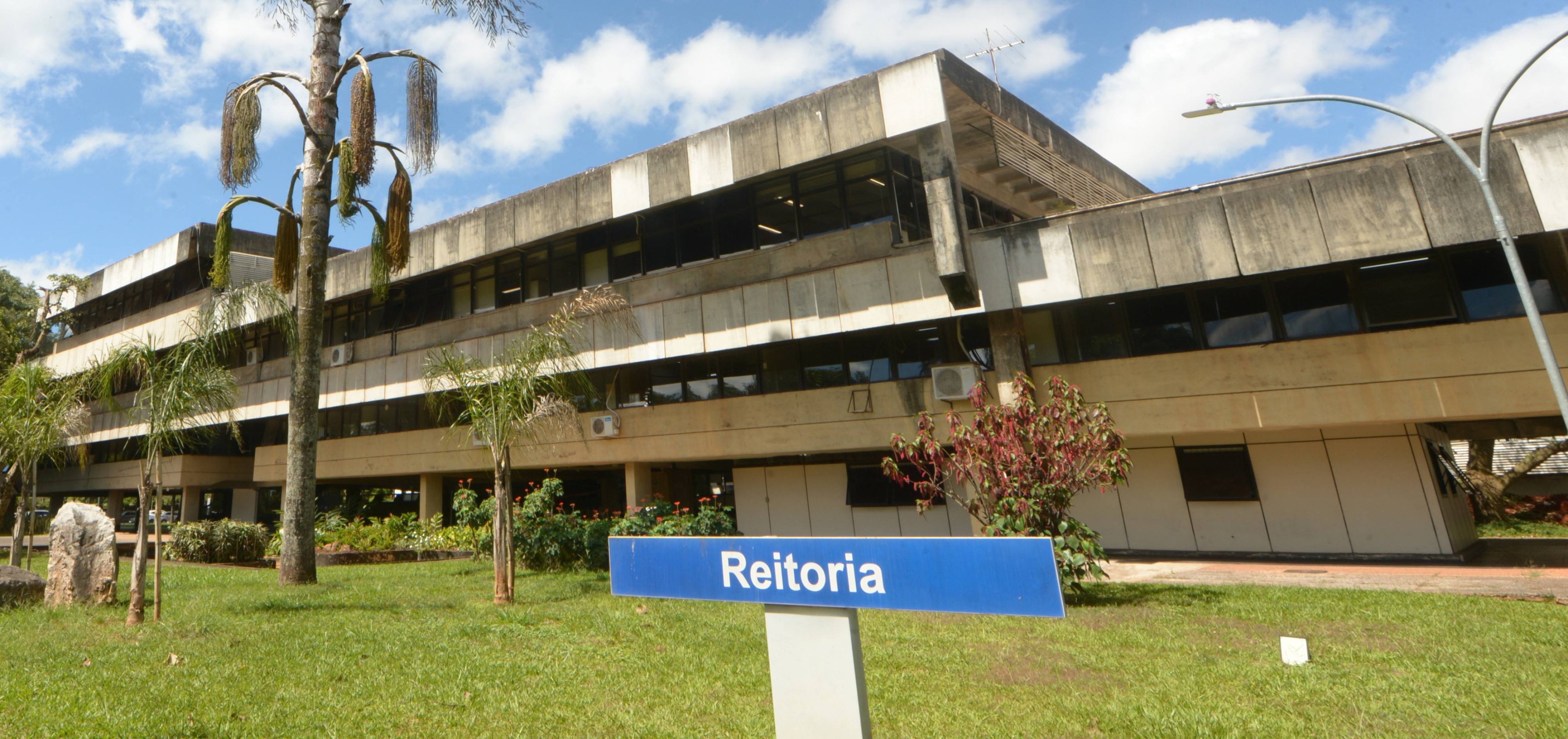 Copeira da UnB é encontrada morta dentro do banheiro da reitoria