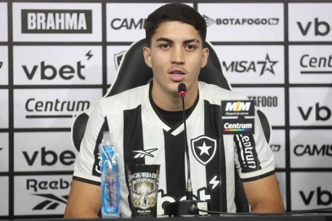 JAIR  - Sem ritmo, deixou a defesa mais exposta em um momento mais favorável ao Novorizontino. Tem marcado muito à distância - NOTA: 5,0 - Foto: Vitor Silva/Botafogo 