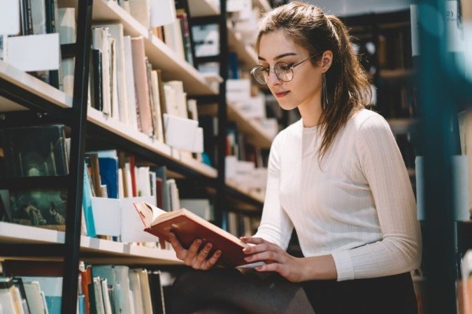Livros explicam sobre o período da Ditadura Militar no Brasil (Imagem: GaudiLab | Shutterstock) - (crédito: EdiCase) Livros explicam sobre o período da Ditadura Militar no Brasil (Imagem: GaudiLab | Shutterstock) - (crédito: EdiCase)