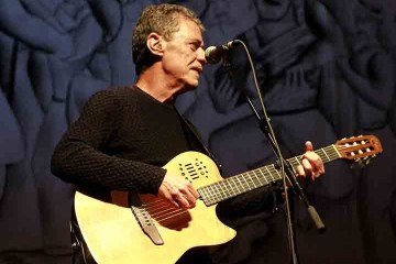 Chico Buarque passa por cirurgia neurológica