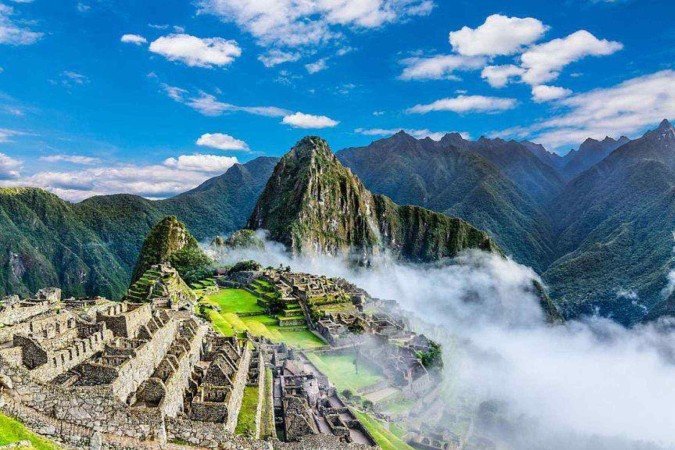 Os carregadores contratados pelos visitantes na Trilha Inca sobem as montanhas andinas transportando 30 kg de bagagem ou mais. - (crédito: Alamy) Os carregadores contratados pelos visitantes na Trilha Inca sobem as montanhas andinas transportando 30 kg de bagagem ou mais. - (crédito: Alamy)