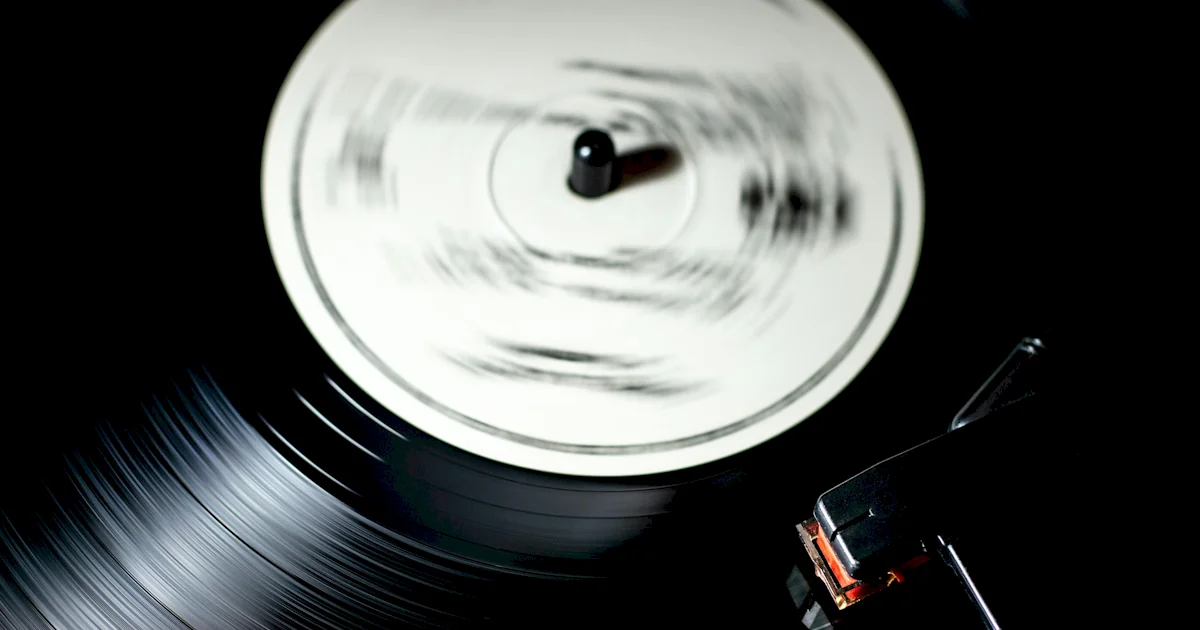 Vinil reina absoluto no Brasil: formato já é mais de 70% do mercado 