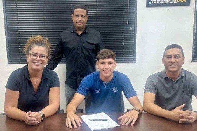 Benicio fechou contrato profissional com o Santos - (crédito: Foto: Divulgação) Benicio fechou contrato profissional com o Santos - (crédito: Foto: Divulgação)