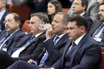 Bolsonaro durante julgamento do inquérito do golpe