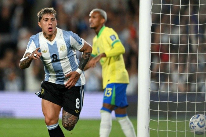 Argentinos entraram em campo classificados à Copa do Mundo antecipadamente. Brasil precisará de resultado nas próximas rodadas      