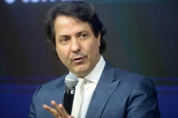 O diretor ressaltou que o Brasil tem uma economia deficitária, com uma baixa taxa de poupança doméstica, o que gera uma necessidade de atrair recursos de outros países - (crédito: Fotos: Ed Alves/CB/D.A Press) O diretor ressaltou que o Brasil tem uma economia deficitária, com uma baixa taxa de poupança doméstica, o que gera uma necessidade de atrair recursos de outros países - (crédito: Fotos: Ed Alves/CB/D.A Press)