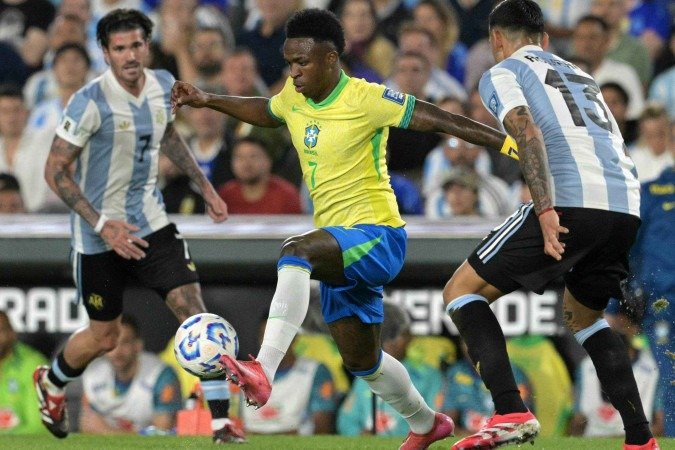 Brasil até demonstrou vontade, mas noite abaixo individual e coletivamente comprometeu as tentativas de construção de jogadas      