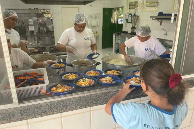 Na EC 02 da Estrutural, a equipe da unidade observa que muitas crianças chegam a ficar ansiosas pela alimentação - (crédito: Henrique Sucena) Na EC 02 da Estrutural, a equipe da unidade observa que muitas crianças chegam a ficar ansiosas pela alimentação - (crédito: Henrique Sucena)