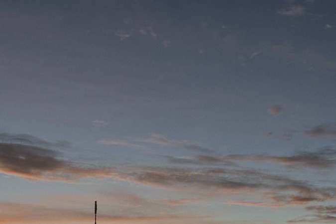 Vista panorâmica do Trade Sky Bar, que ocupa o topo do famoso prédio Comega Building