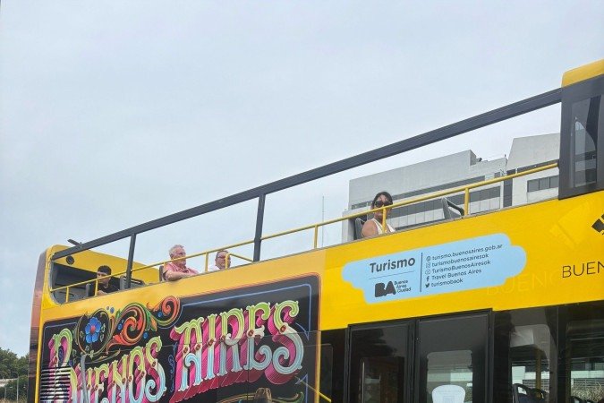 O ônibus Hop On Hop Off permite que você conheça os principais pontos turísticos de Buenos Aires