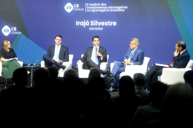 Mesa de debates do primeiro do CB.Fórum: o cenário de investimentos estrangeiros no agronegócio brasileiro - (crédito: Ed Alves/CB/D.A Press) Mesa de debates do primeiro do CB.Fórum: o cenário de investimentos estrangeiros no agronegócio brasileiro - (crédito: Ed Alves/CB/D.A Press)