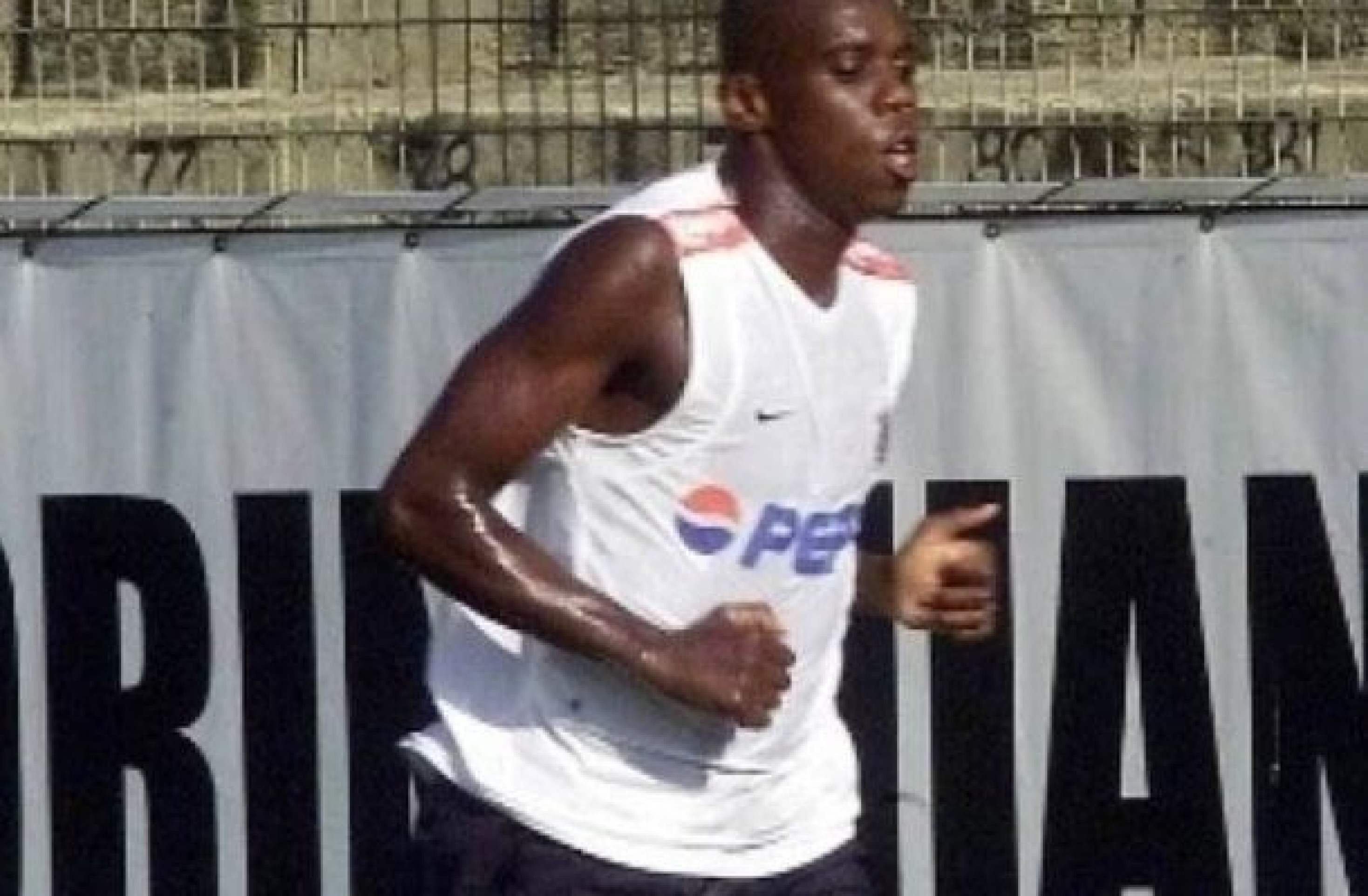 Ex-Corinthians e Vasco é preso após agredir idoso