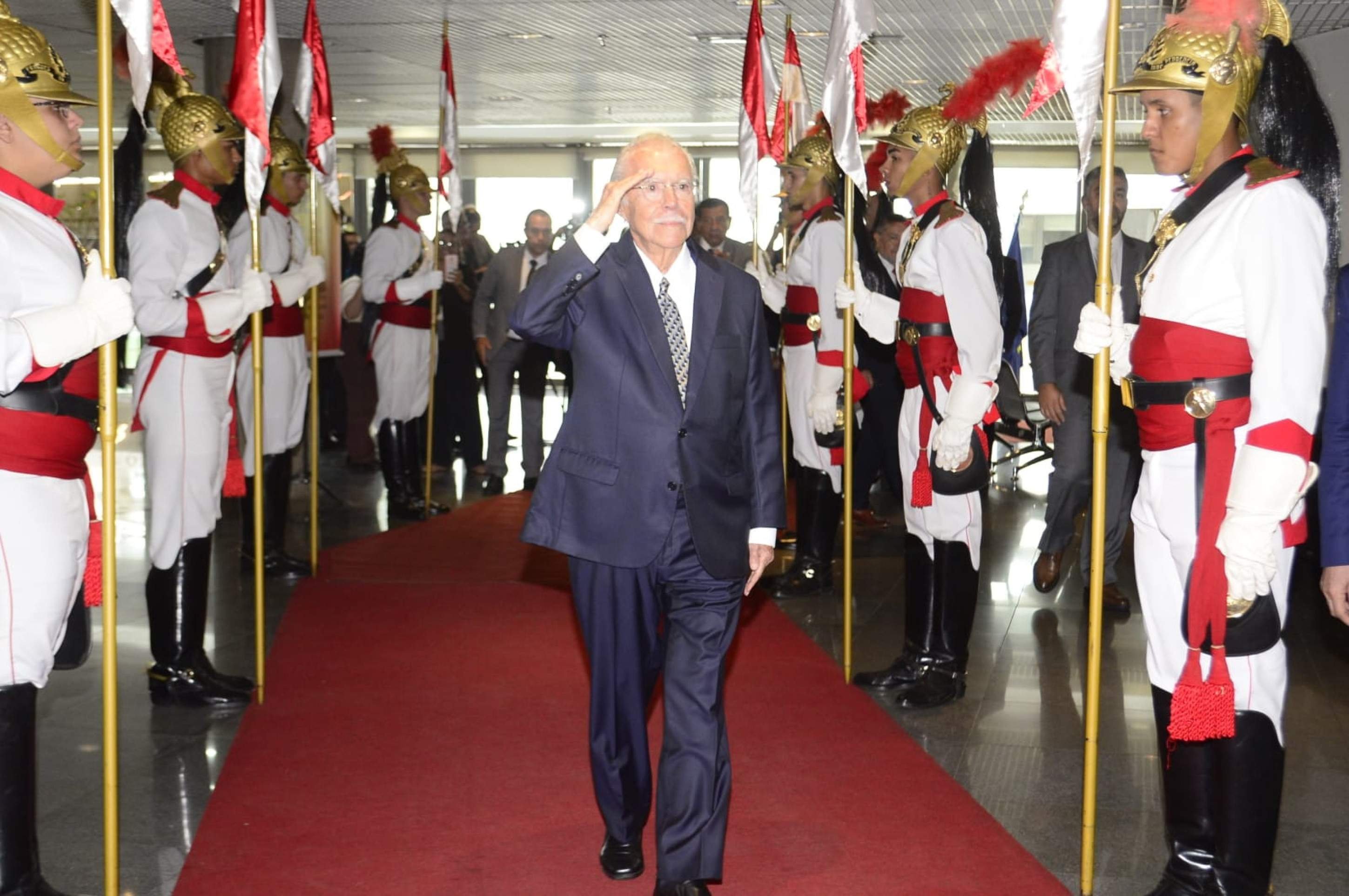 Homenagem a Sarney reúne autoridades da política e da Justiça na CLDF
