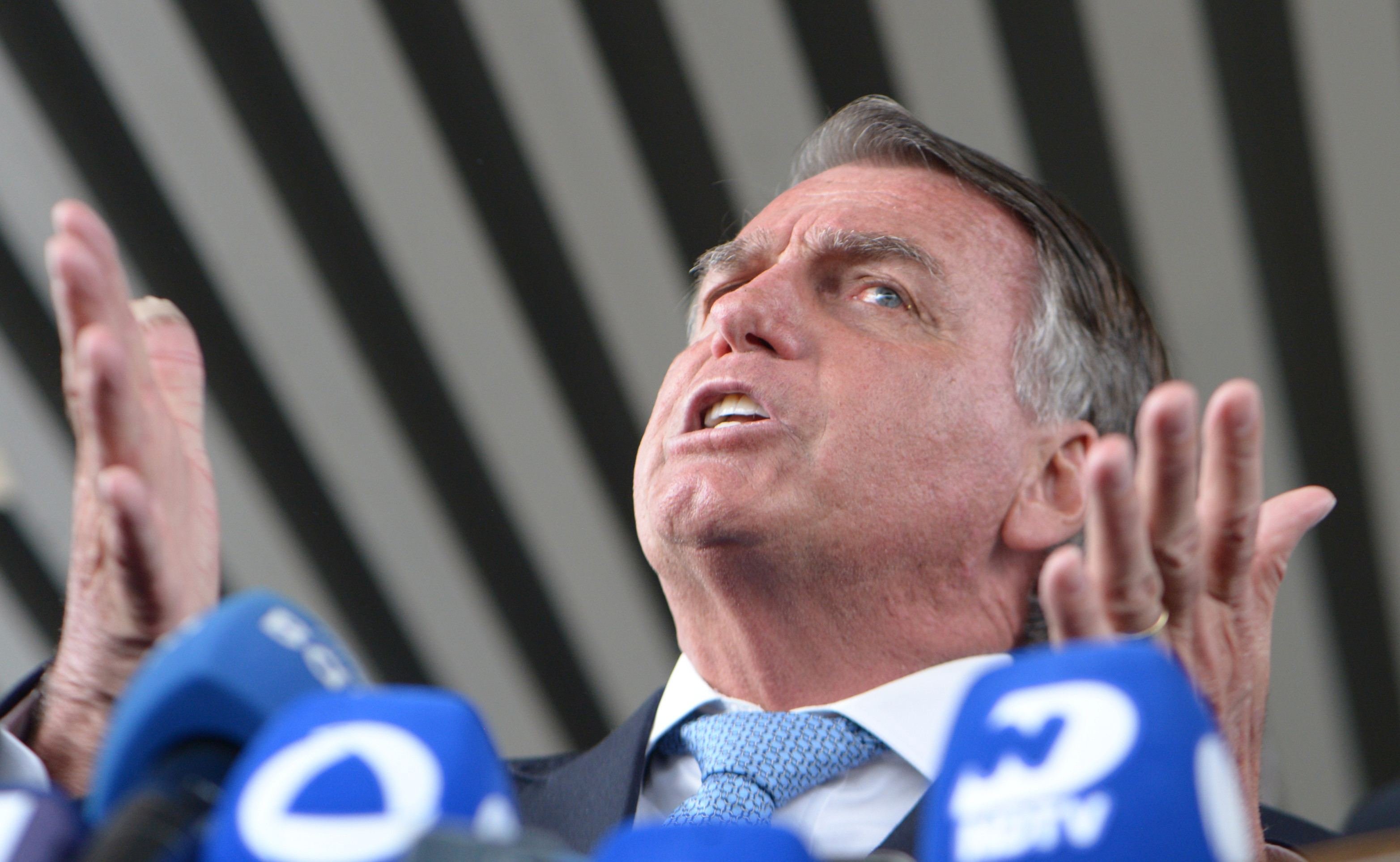 Quaest: 52% dos brasileiros acham justa decisão de tornar Bolsonaro réu 