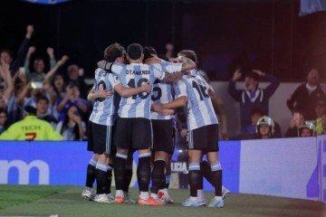 Seleção da Argentina comemora gol contra o Brasil -  (crédito: Divulgação/Conmebol)