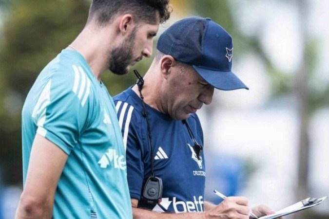 Leonardo Jardim treina elenco para estreia no Brasileirão - (crédito: Foto: Gustavo Aleixo/Cruzeiro) Leonardo Jardim treina elenco para estreia no Brasileirão - (crédito: Foto: Gustavo Aleixo/Cruzeiro)