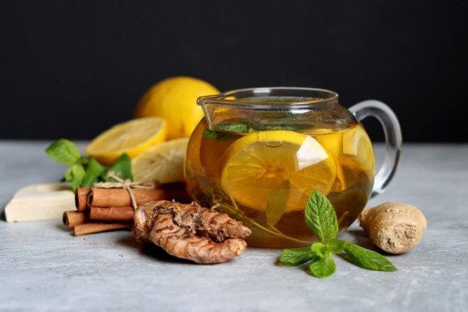 Chá termogênico de gengibre com limão-siciliano (Imagem: Egoreichenkov Evgenii | Shutterstock) - (crédito: EdiCase) Chá termogênico de gengibre com limão-siciliano (Imagem: Egoreichenkov Evgenii | Shutterstock) - (crédito: EdiCase)