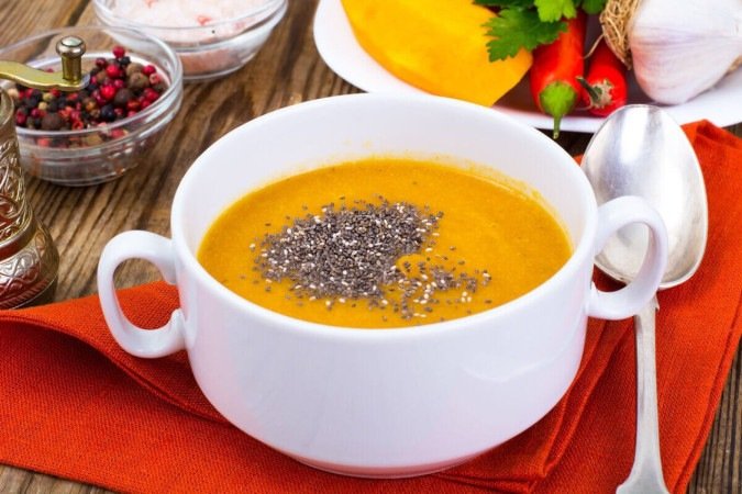 Creme de abóbora com chia (Imagem: ArtCookStudio | Shutterstock) -  (crédito: EdiCase)