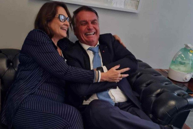 Damares Alves encontrou Jair Bolsonaro em meio a julgamento do ex-presidente no STF - (crédito: Reprodução / X) Damares Alves encontrou Jair Bolsonaro em meio a julgamento do ex-presidente no STF - (crédito: Reprodução / X)