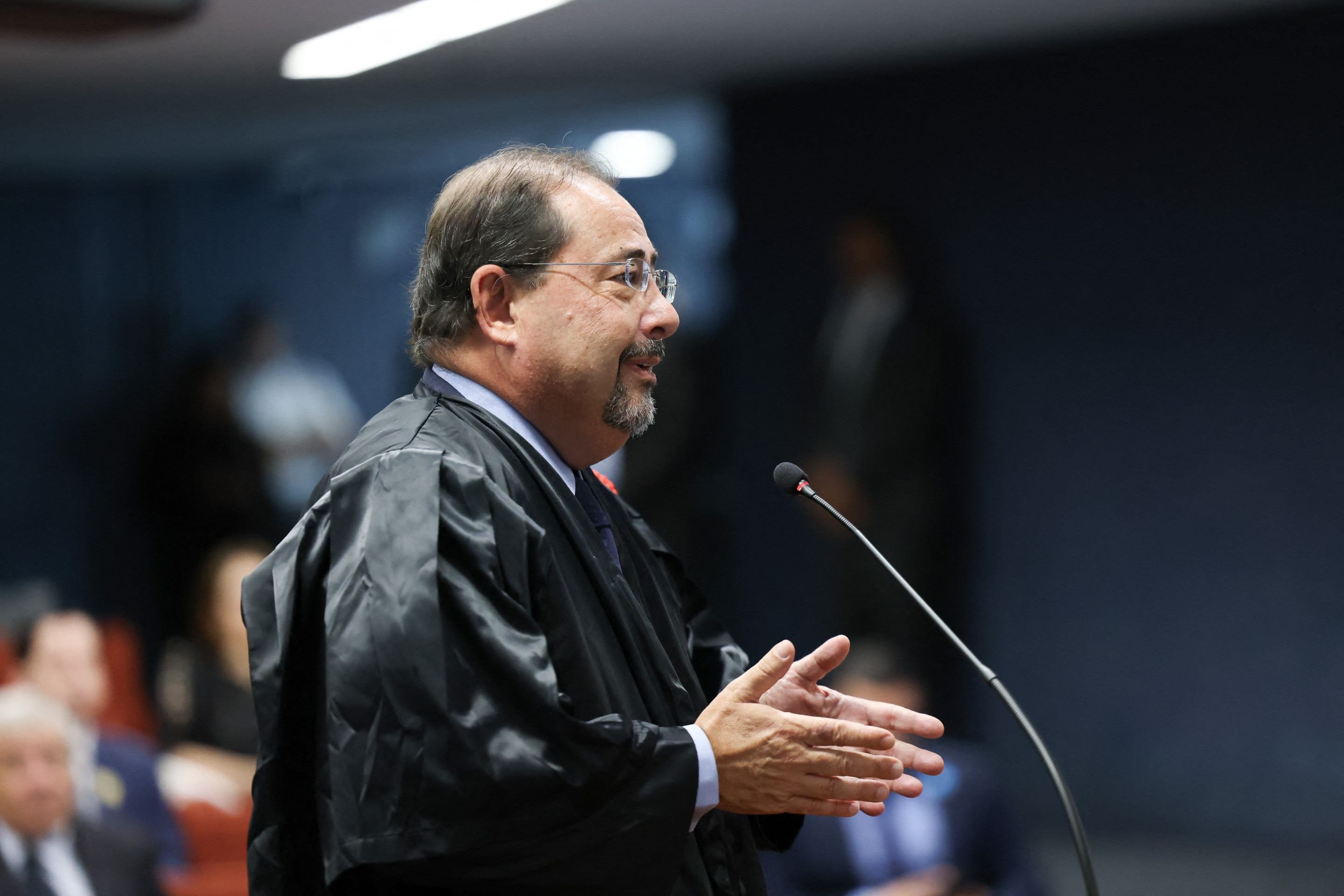 Advogado de Jair Bolsonaro, Celso Vilardi, participando da sessão do Supremo Tribunal Federal que julga denúncia contra o ex-presidente