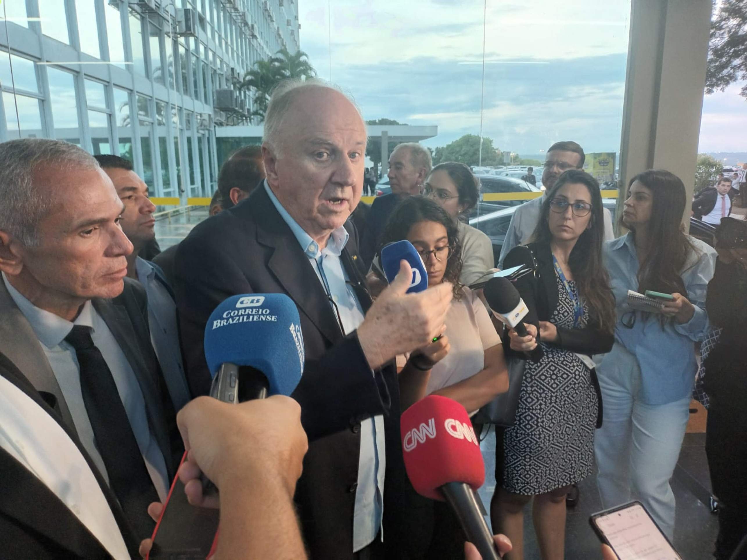 Falta de acordo para indicações ao comitê gestor do IBS marca reunião entre prefeitos