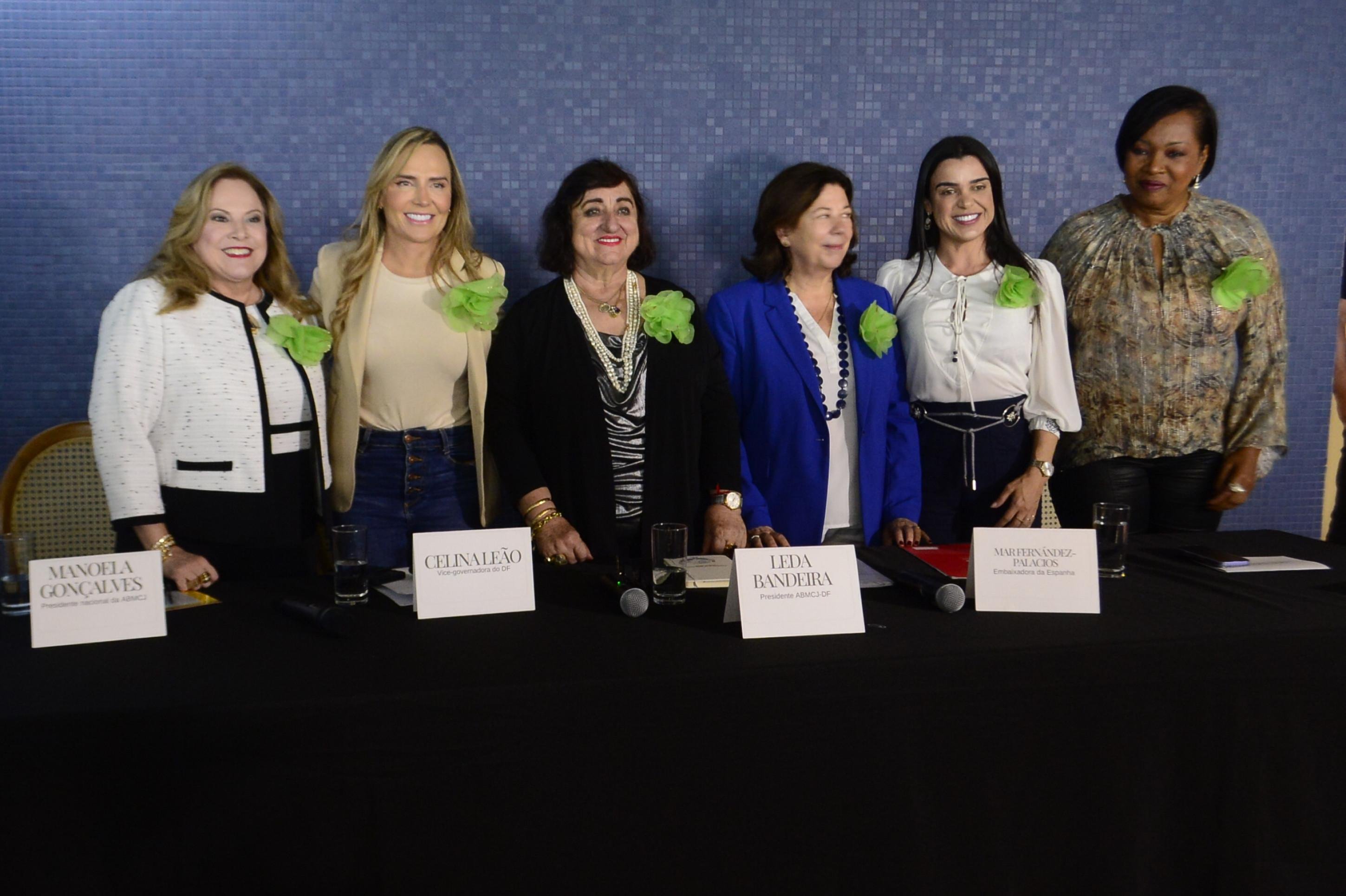 Lideranças femininas discutem equidade de gênero na Câmara Legislativa Lideranças femininas discutem equidade de gênero na Câmara Legislativa
