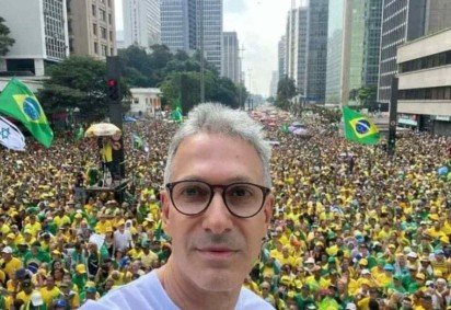 Zema em manifestação bolsonarista na Avenida Paulista, em São Paulo -  (crédito: Redes Sociais/Reprodução)