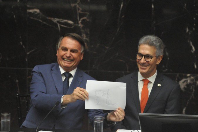 Bolsonaro e Zema em sessão da Assembleia de Minas Gerais -  (crédito: Alexandre Guzanshe/EM/D.A Press)