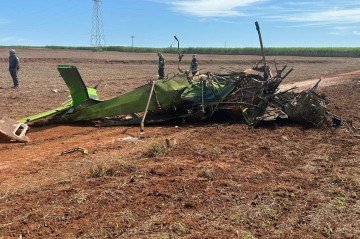 Destroços de avião que caiu no interior de São Paulo