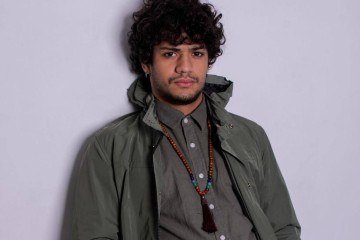 Ator recebeu uma avaliação positiva da crítica especializada, destacando sua entrega e versatilidade no palco -  (crédito: Divulgação)