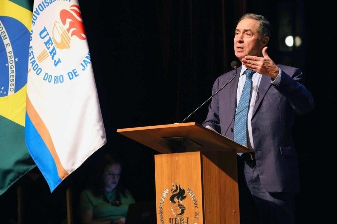 Barroso na aula magna na UERJ: Barroso na aula magna na UERJ: