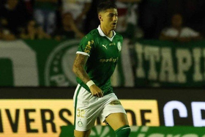 EMILIANO MARTÍNEZ - O uruguaio retornou após a Data FIFA. Mais um que teve uma partida discreta, tendo uma importância na marcação do meio. Nota: 6,5 - Foto: Cesar Greco/Palmeiras