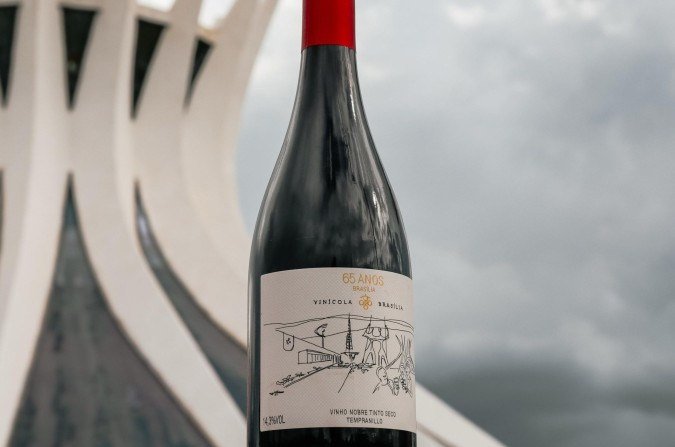 A edição comemorativa dos 65 anos de Brasília traz um Tempranillo, variedade de origem da Península Ibérica que se adaptou ao terroir do Cerrado de Altitude - (crédito: Agência Lazú/Divulgação) A edição comemorativa dos 65 anos de Brasília traz um Tempranillo, variedade de origem da Península Ibérica que se adaptou ao terroir do Cerrado de Altitude - (crédito: Agência Lazú/Divulgação)