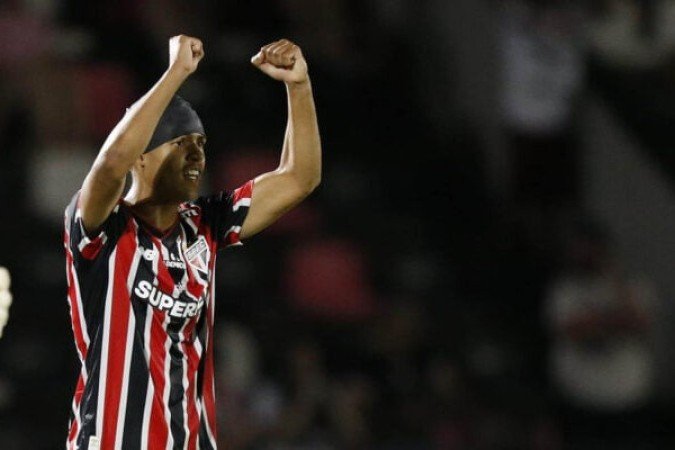 RYAN FRANCISCO - Sexta mudança, entrou em campo graças a um caso de concussão cerebral no Sport. Fica sem nota porque não ficou nem dois minutos em campo - SEM NOTA - Miguel Schincariol/São Paulo