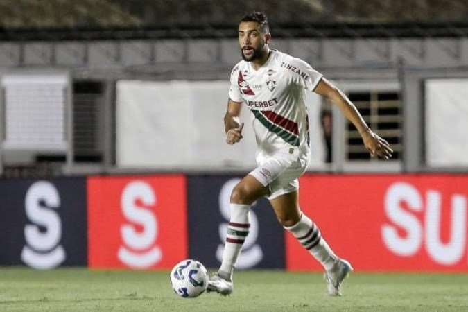 FREYTES - Errou na saída de bola algumas vezes. Uma delas resultou no primeiro gol do adversário, quando Marinho teve liberdade em suas costas. NOTA: 3,5. Foto: Lucas Merçon/Fluminense